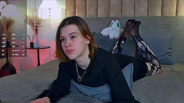 Snapshot of LoraPuffs chatting on November 2025 04:29:02 PM LoraPuffs online show from November 2025 04:29:02 PM