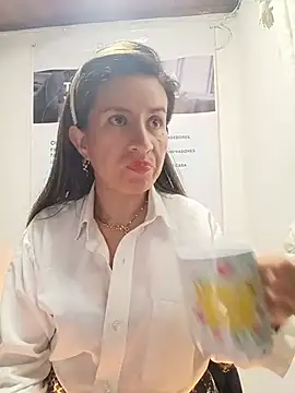 Valentina--1 online show from May 2026 10:19:02 AM