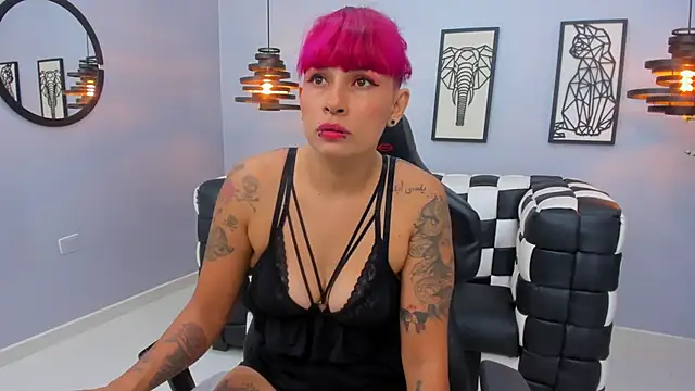 Snapshot of NoaKitsu chatting on November 2025 04:18:01 AM NoaKitsu online show from November 2025 04:18:01 AM