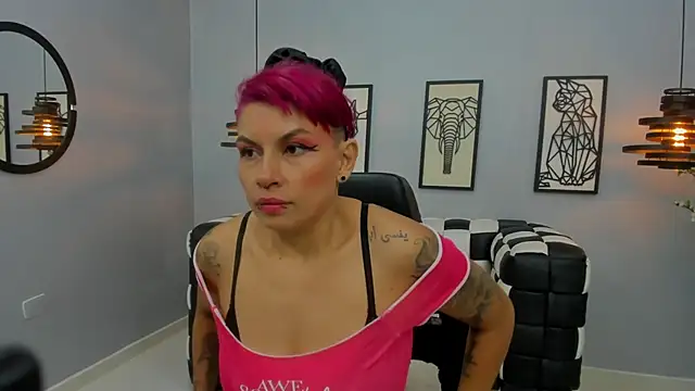 Snapshot of NoaKitsu chatting on December 2025 03:55:01 AM NoaKitsu online show from December 2025 03:55:01 AM