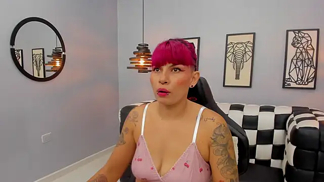 Snapshot of NoaKitsu chatting on December 2025 03:45:02 AM NoaKitsu online show from December 2025 03:45:02 AM