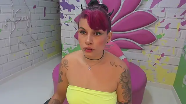 Snapshot of NoaKitsu chatting on December 2025 08:26:02 PM NoaKitsu online show from December 2025 08:26:02 PM