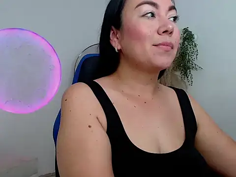 Yadis hot online show from December 2025 09:10:02 PM