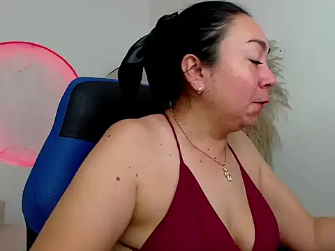 Yadis hot online show from January 2026 09:05:02 PM