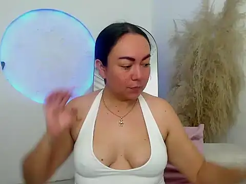 Yadis hot online show from February 2026 12:04:02 AM