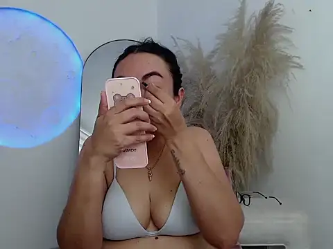 Yadis hot online show from February 2026 11:55:01 PM