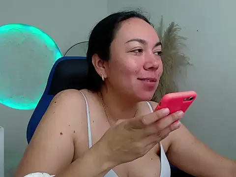 Yadis hot online show from February 2026 12:00:01 AM