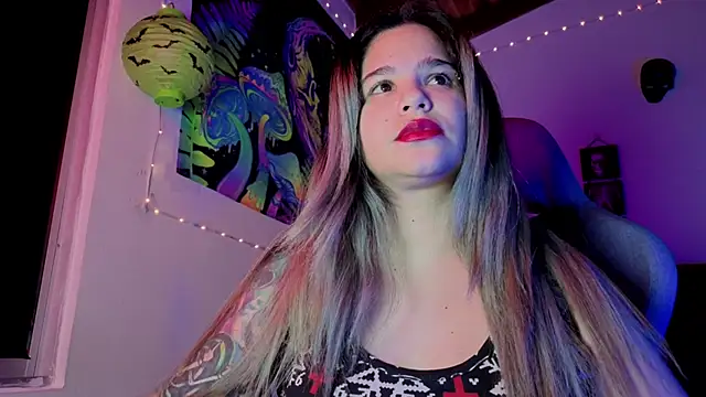 Snapshot of AshGraven chatting on December 2025 03:03:02 AM AshGraven online show from December 2025 03:03:02 AM