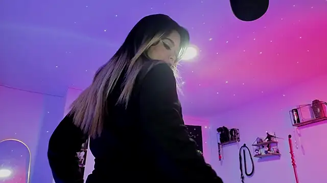 Snapshot of AshGraven chatting on February 2026 03:24:02 AM AshGraven online show from February 2026 03:24:02 AM