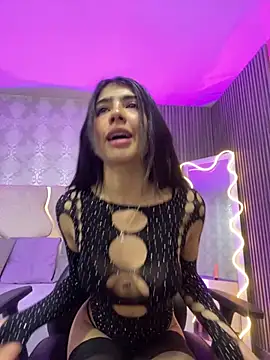 MAIILY TAY online show from November 2025 12:15:02 PM