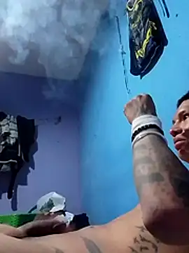 Snapshot of Ojitosbrrr chatting on November 2025 07:51:02 AM Ojitosbrrr online show from November 2025 07:51:02 AM