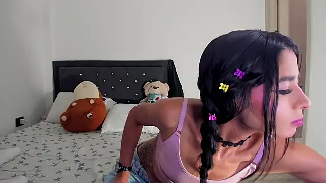 Snapshot of phenixpink22 chatting on May 2026 01:14:01 AM phenixpink22 online show from May 2026 01:14:01 AM