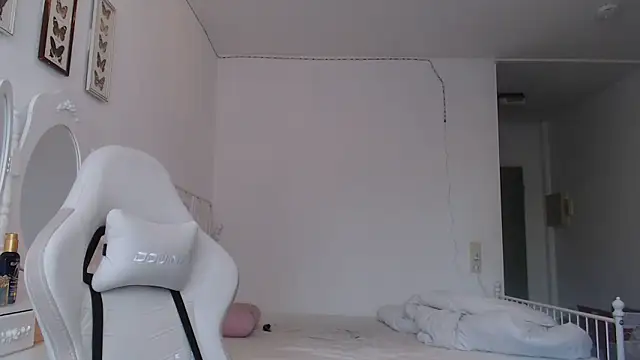 bellefleurrr online show from March 2026 07:03:02 AM