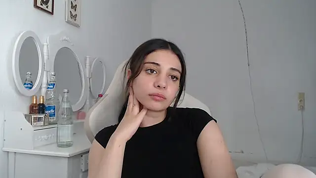 Snapshot of bellefleurrr chatting on July 2026 06:00:02 PM bellefleurrr online show from July 2026 06:00:02 PM