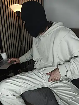 findomhot online show from December 2025 10:04:01 PM