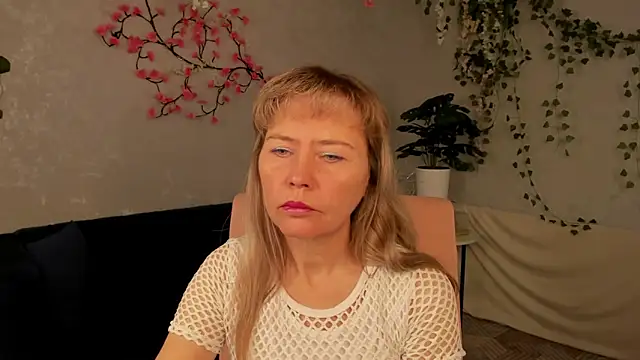 Carla Vogue online show from November 2025 03:12:01 AM