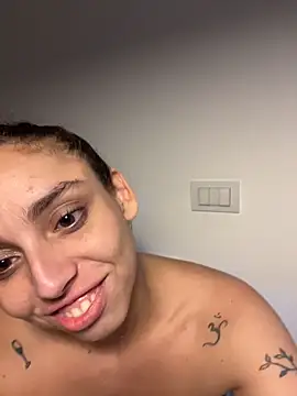 gigi333regi online show from February 2026 11:03:01 PM