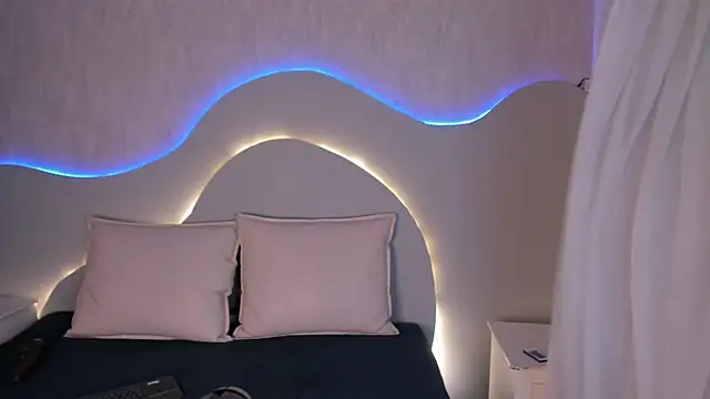 Snapshot of EmiliClarke chatting on January 2026 07:28:01 PM EmiliClarke online show from January 2026 07:28:01 PM