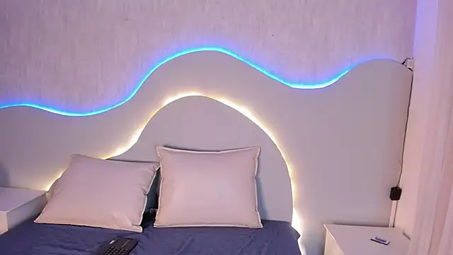 Snapshot of EmiliClarke chatting on January 2026 04:43:02 PM EmiliClarke online show from January 2026 04:43:02 PM