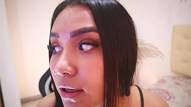 Isabelle Lane online show from December 2025 12:43:02 PM