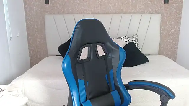 AliceSmity  online show from April 2026 12:17:02 PM