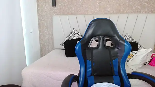 AliceSmity  online show from April 2026 11:48:01 AM