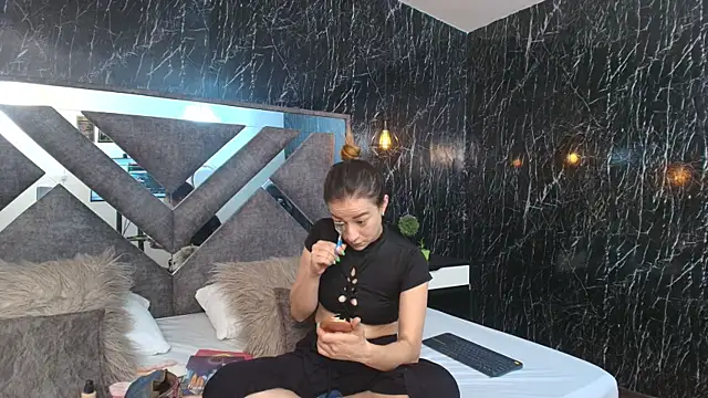 HeatherHazel online show from November 2025 07:24:01 PM