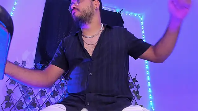 MarkWolfe1 online show from November 2025 09:05:02 PM