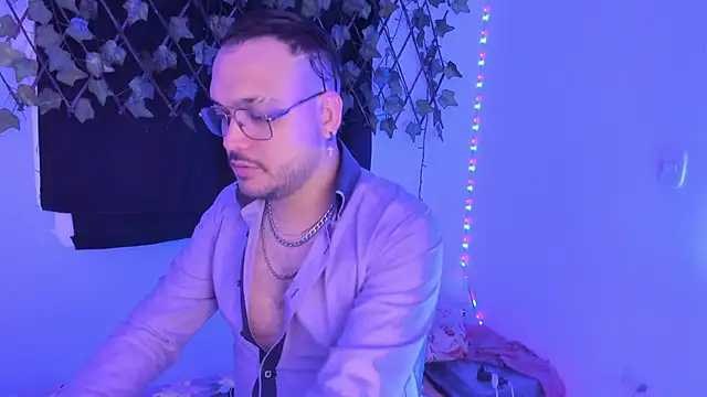 MarkWolfe1 online show from November 2025 04:00:01 AM