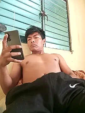 Snapshot of GuzzMiranda18 chatting on December 2025 04:47:01 PM GuzzMiranda18 online show from December 2025 04:47:01 PM