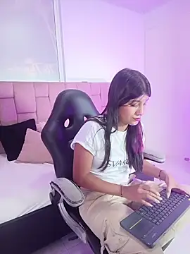 YeseniaRodriguez3 online show from May 2026 07:33:01 PM