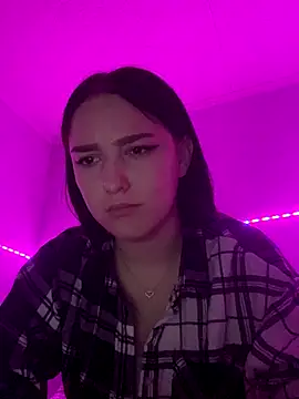 Snapshot of _Sinara_ chatting on October 2025 06:10:02 PM Sinara online show from October 2025 06:10:02 PM