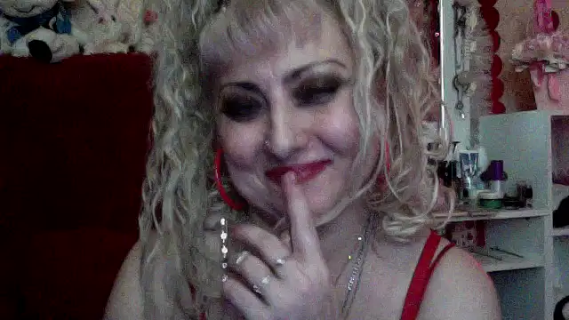 xHot Amazonq online show from February 2026 07:43:01 PM