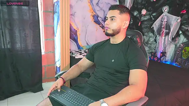 Tiler wolker online show from October 2025 04:35:02 PM