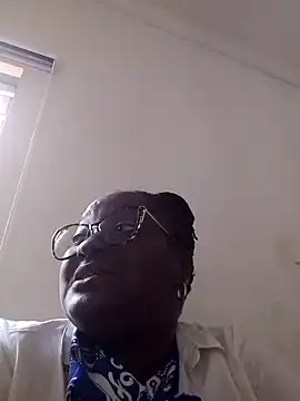 Snapshot of SweetestDIP chatting on October 2025 01:04:02 PM SweetestDIP online show from October 2025 01:04:02 PM