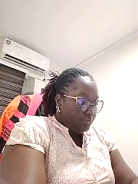 Snapshot of SweetestDIP chatting on October 2025 09:22:01 AM SweetestDIP online show from October 2025 09:22:01 AM