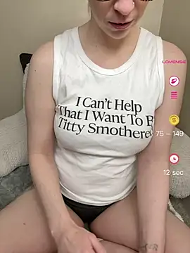 Snapshot of CreamedKitten chatting on April 2026 02:58:02 PM CreamedKitten online show from April 2026 02:58:02 PM
