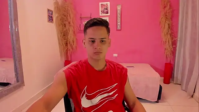 Snapshot of elmasmas01 chatting on November 2025 01:44:02 PM elmasmas01 online show from November 2025 01:44:02 PM