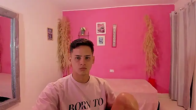 Snapshot of elmasmas01 chatting on December 2025 02:33:01 PM elmasmas01 online show from December 2025 02:33:01 PM