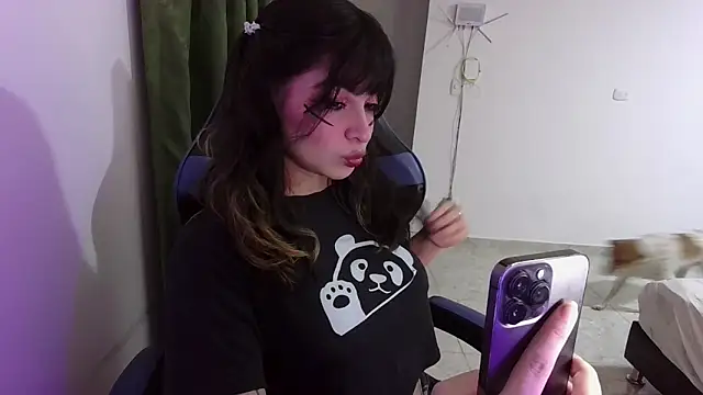 Snapshot of Annagoth_ chatting on November 2025 12:32:01 AM Annagoth online show from November 2025 12:32:01 AM