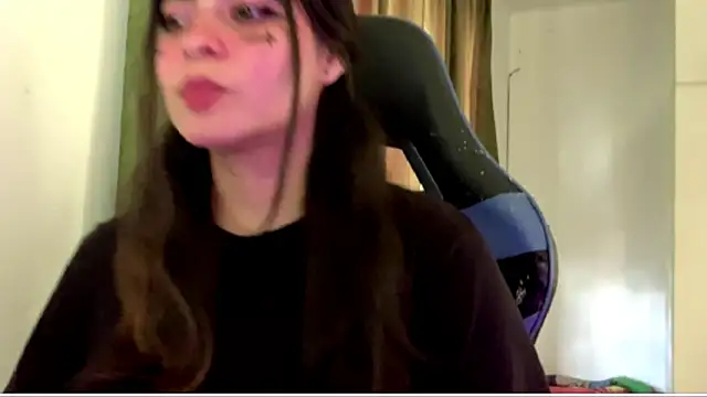 Snapshot of Annagoth_ chatting on April 2026 04:26:02 PM Annagoth online show from April 2026 04:26:02 PM