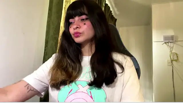 Snapshot of Annagoth_ chatting on April 2026 07:58:02 PM Annagoth online show from April 2026 07:58:02 PM