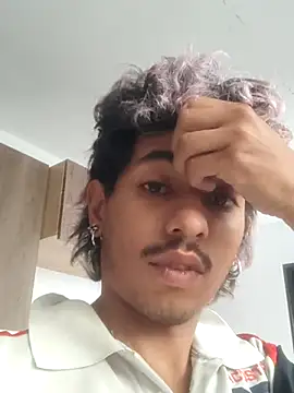 Snapshot of SkinniYamo chatting on October 2025 01:39:01 PM SkinniYamo online show from October 2025 01:39:01 PM