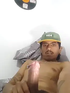 Snapshot of SkinniYamo chatting on October 2025 03:19:01 AM SkinniYamo online show from October 2025 03:19:01 AM