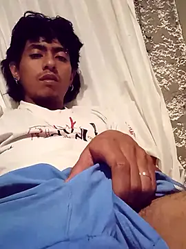 Snapshot of SkinniYamo chatting on February 2026 04:43:01 AM SkinniYamo online show from February 2026 04:43:01 AM