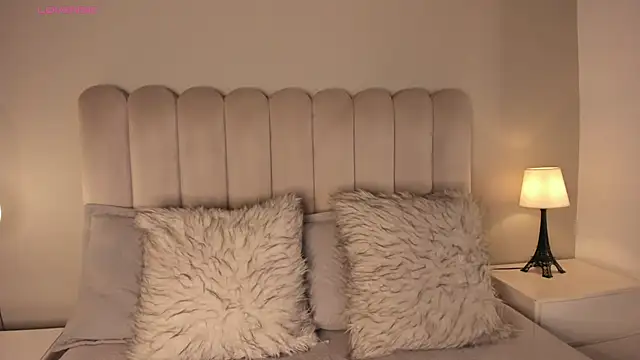 Melanie hillz online show from March 2026 07:08:02 PM