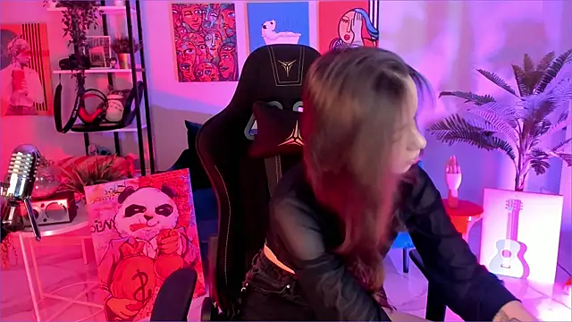 Snapshot of EmilyWade chatting on December 2025 08:41:02 AM EmilyWade online show from December 2025 08:41:02 AM