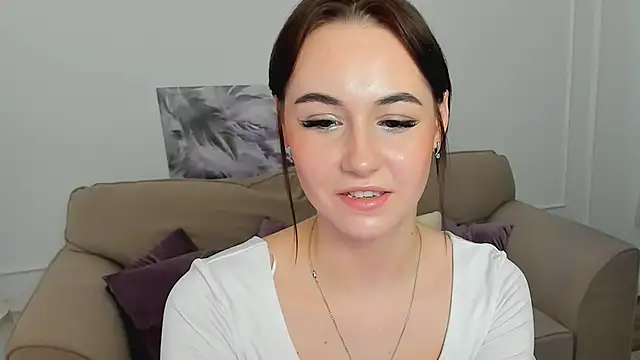 Snapshot of MakeYoueHappy chatting on November 2025 12:05:02 PM MakeYoueHappy online show from November 2025 12:05:02 PM