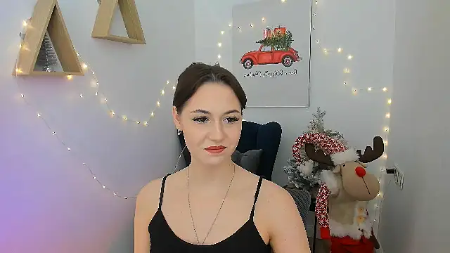 Snapshot of MakeYoueHappy chatting on December 2025 04:40:02 AM MakeYoueHappy online show from December 2025 04:40:02 AM