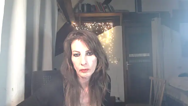 MissDyannis online show from April 2026 09:15:01 PM